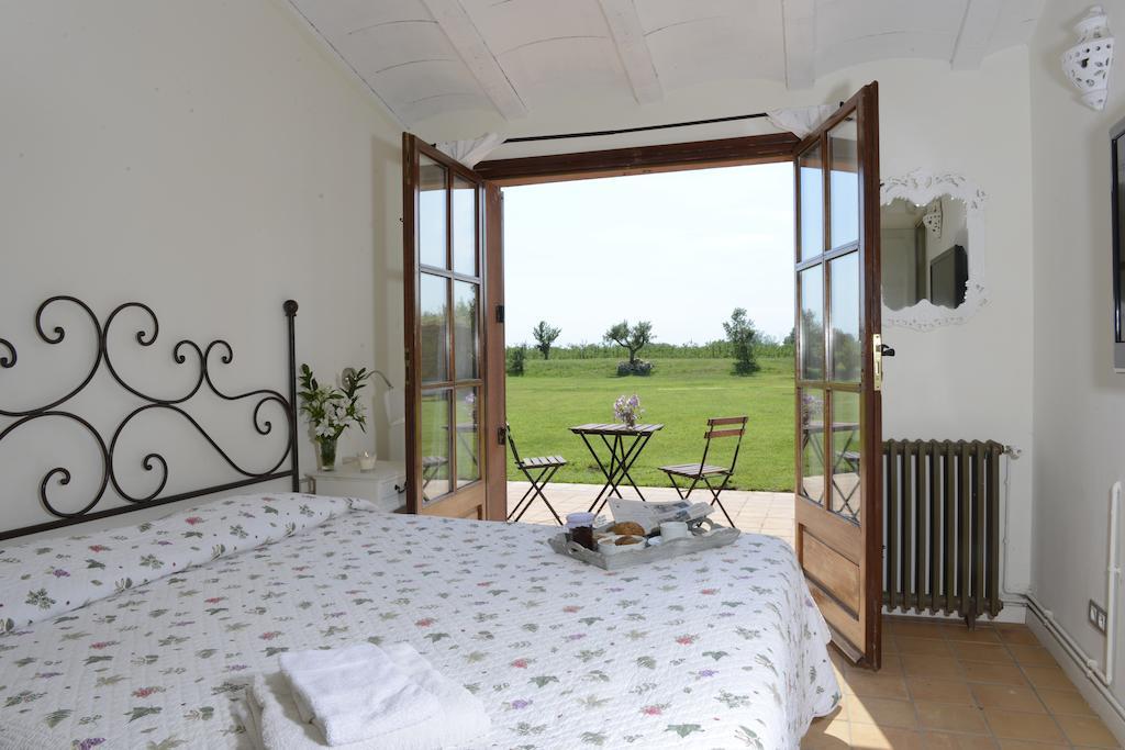 Mas Del Mar Guest House Sant Pere Pescador Ruang foto