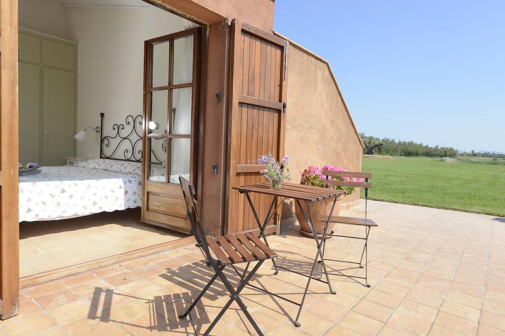 Mas Del Mar Guest House Sant Pere Pescador Ruang foto